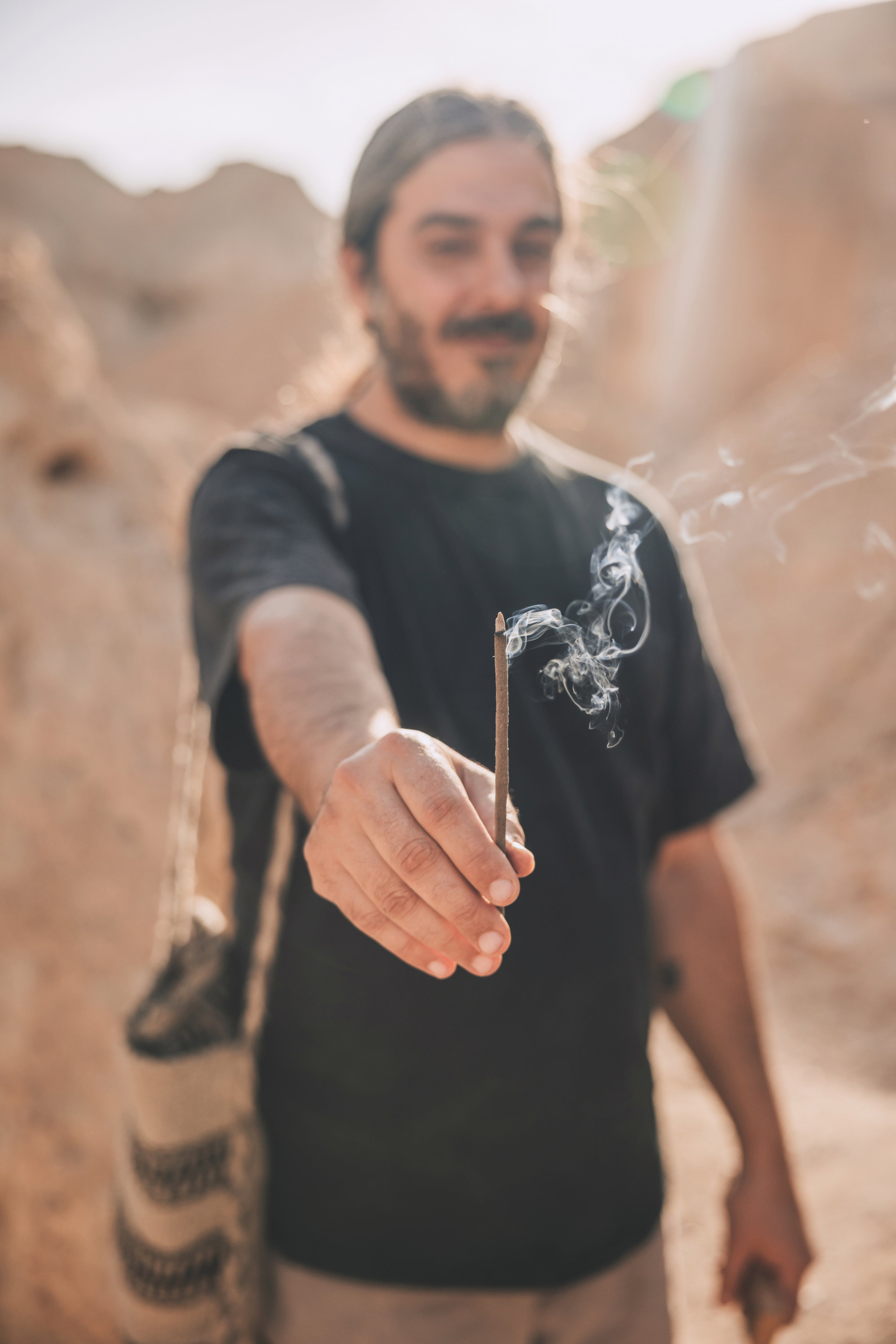 רפואת העשן - שימוש בקטורת טבעית לניקוי אנרגטי וריפוי רוחני.