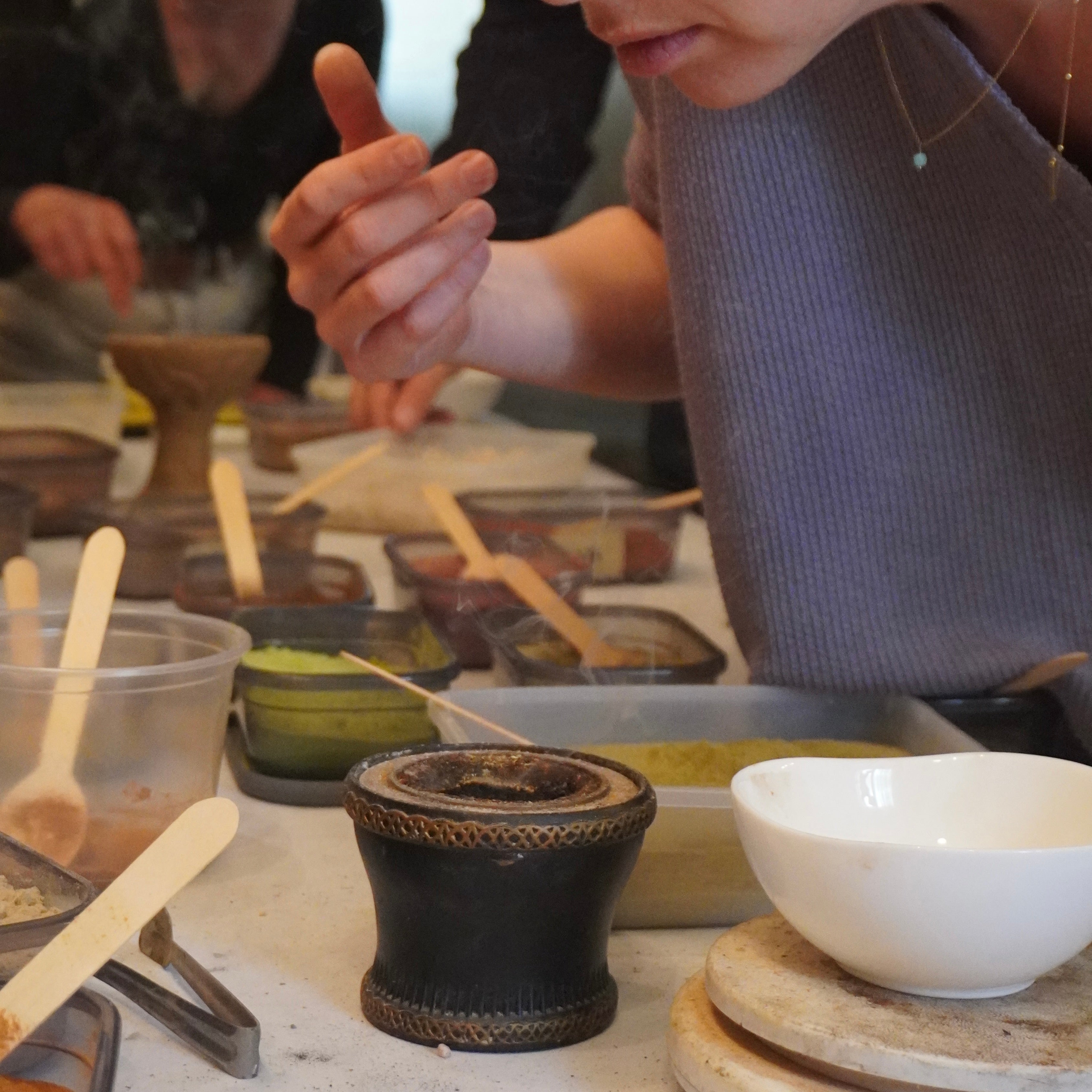 סדנת רוקחות קטורת טבעית בעבודת יד - Desert Scent