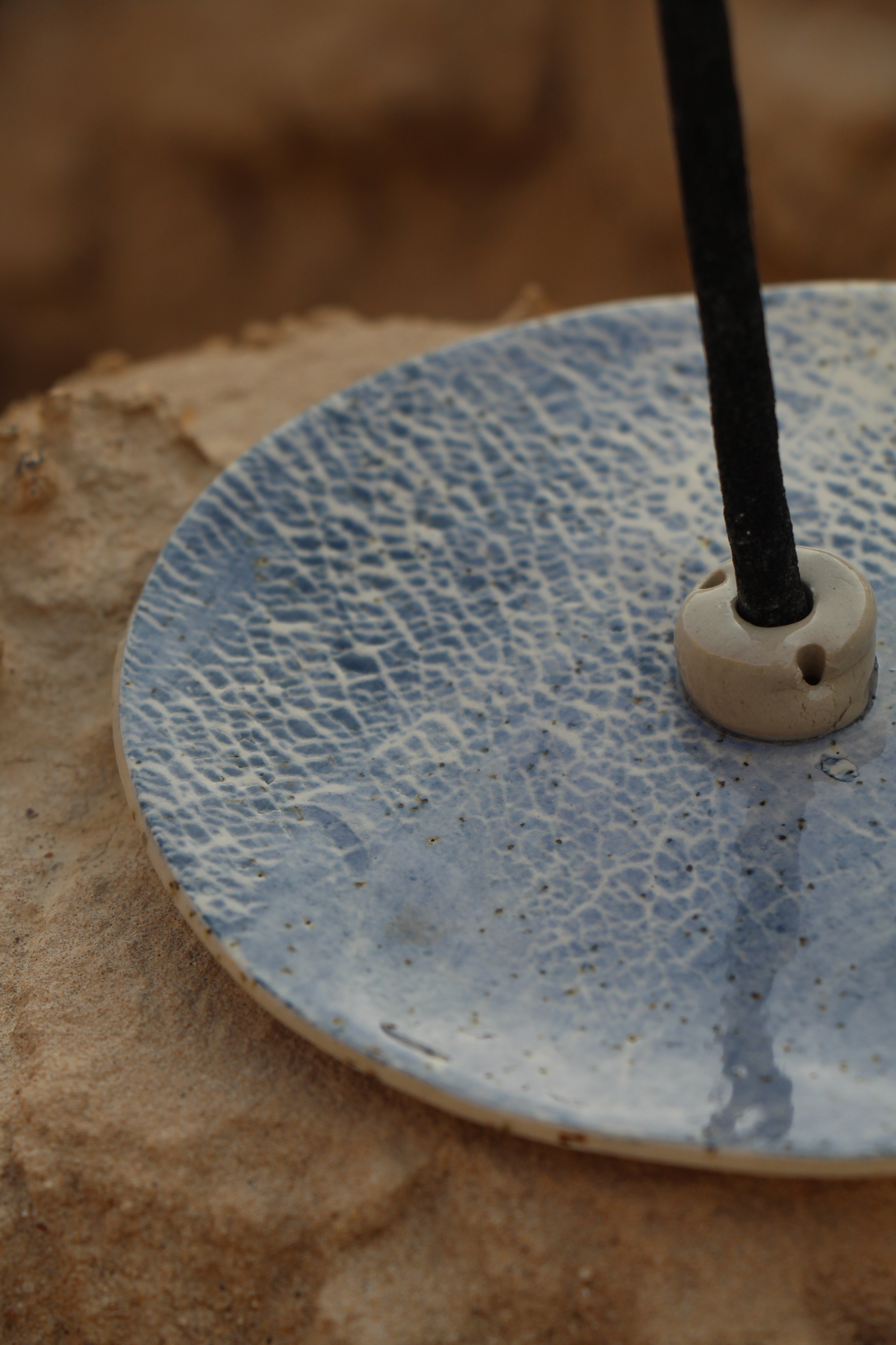 מעמד קרמיקה עגול של מאיה כץ