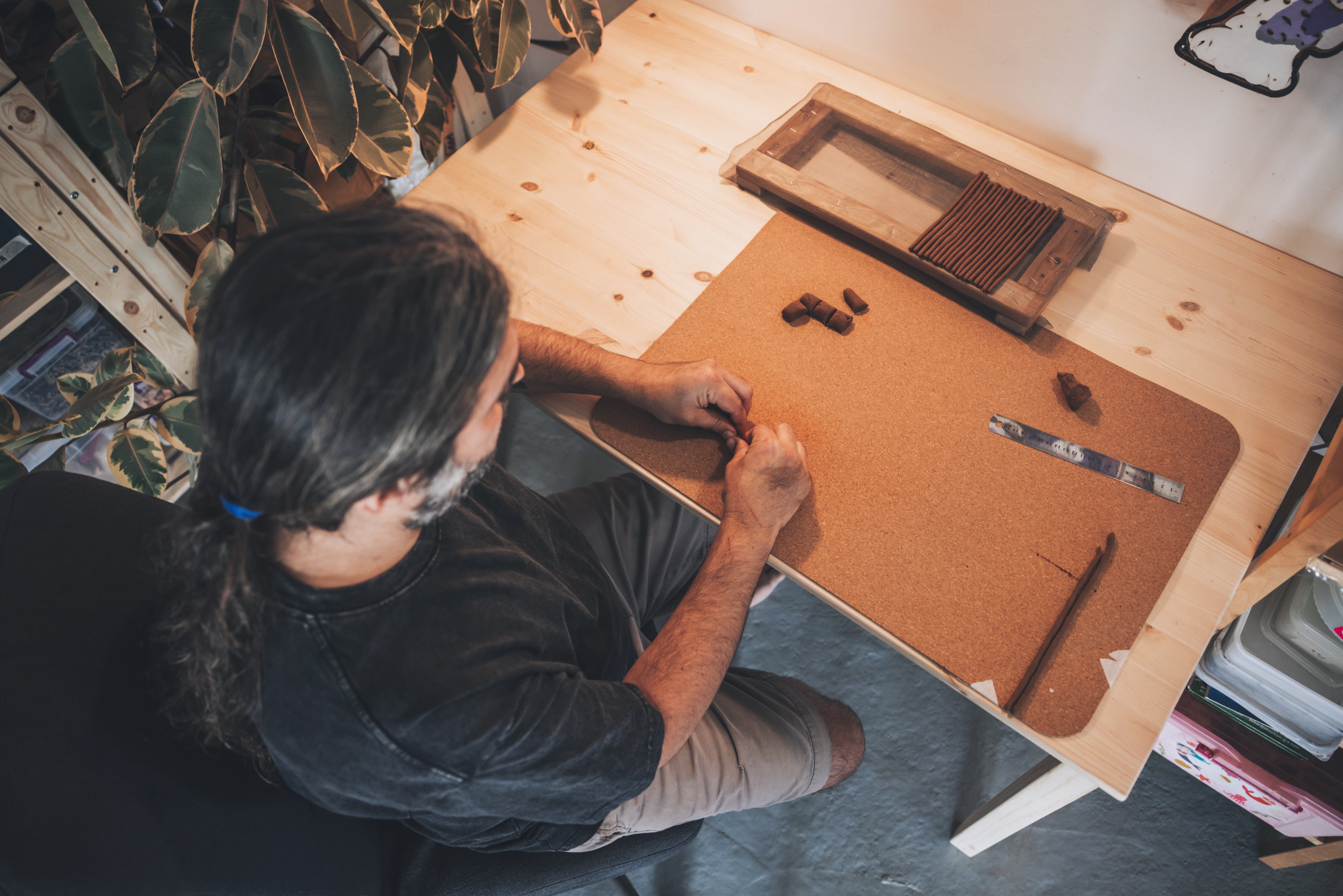 סדנה להכנת קטורת טבעית בעבודת יד בסטודיו Desert Scent