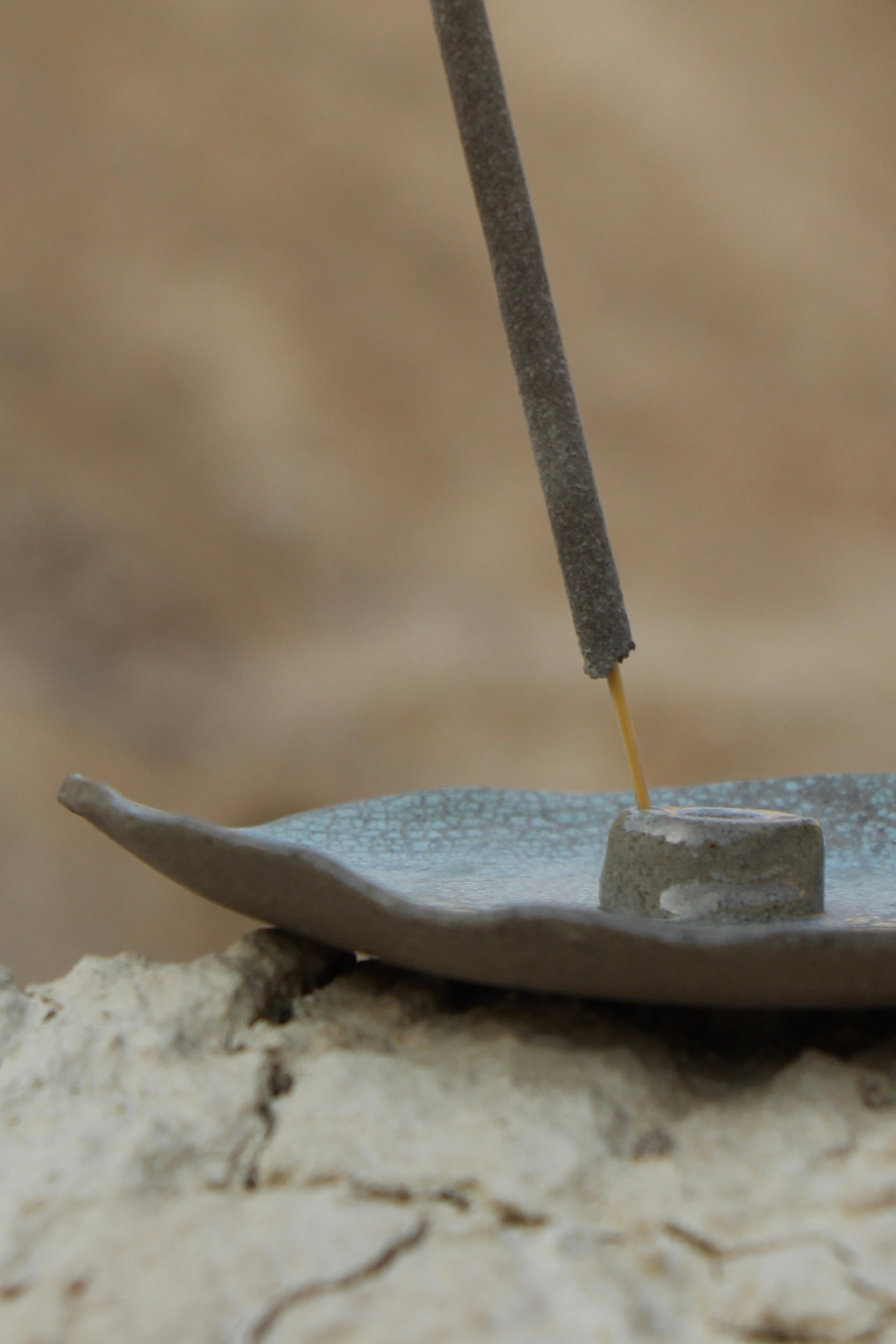 מעמד קרמיקה עגול של מאיה כץ