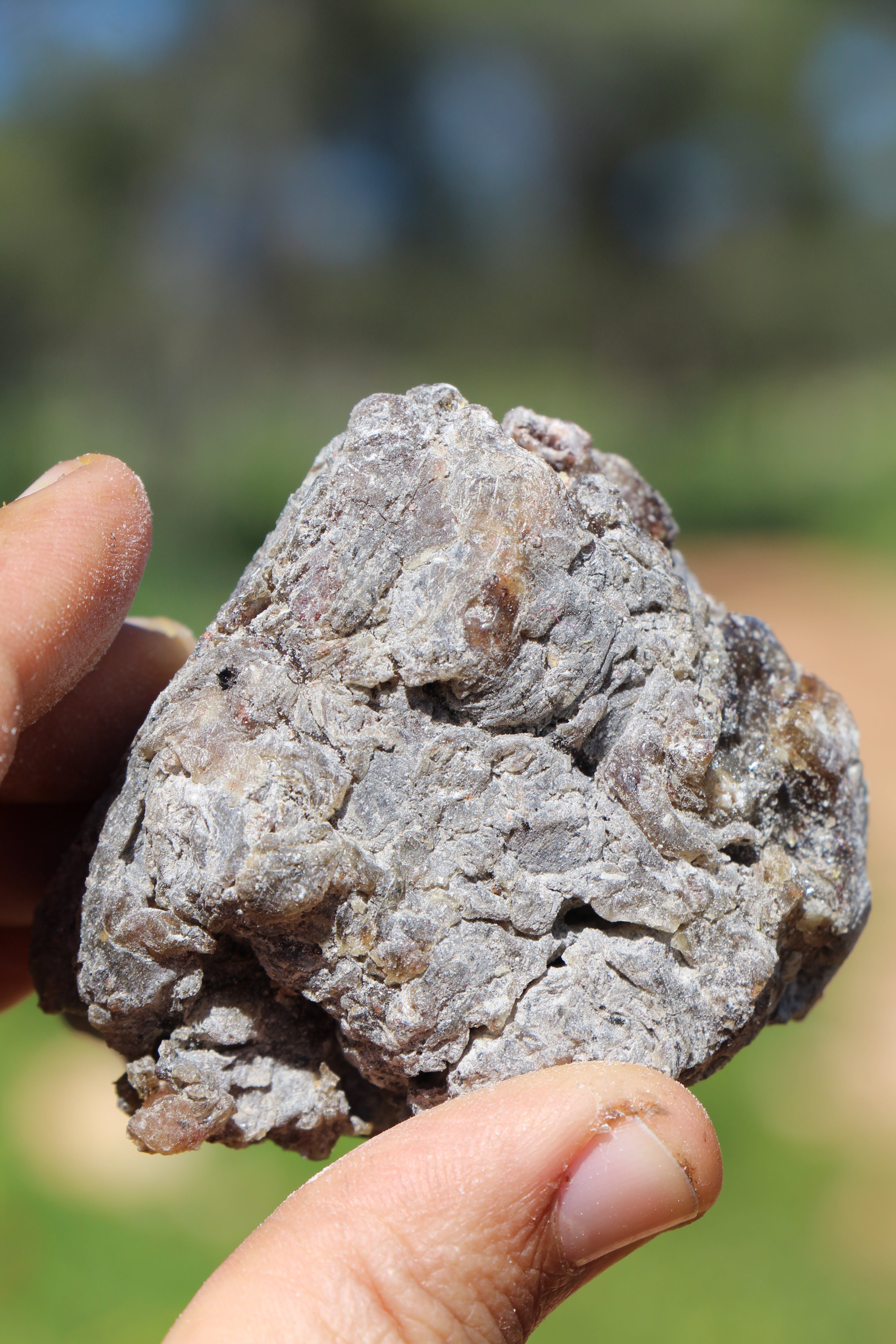 שרף קופאל שחור גולמי וכהה לבעירה על גחל, קטורת טבעית עוצמתית - דזרט סנט